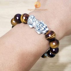 Vòng Đá mắt hổ nâu vàng 12 ly mix charm bạc Tỳ Hưu, chữ Vạn - vòng tay phong thủy cho nam mệnh thổ và mệnh kim